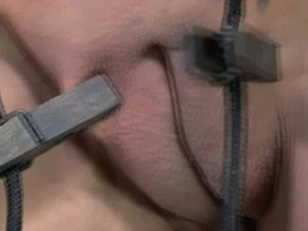 Zipper clamped skank gets dominated