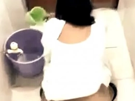 Muslim big ass aunty peeing hidden cam