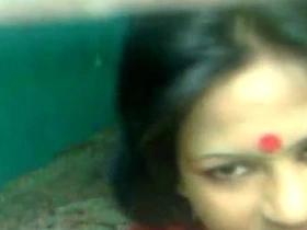Horny bangla aunty nude fucked by lover at night