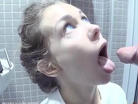 Quick-wittedness teen gets ass to mouth in public toilet