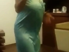 Big boob aunty dancing