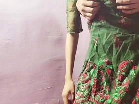 अकेली लड़की अपने यार के साथ मस्ती करते हुए पकड़ी गहीं